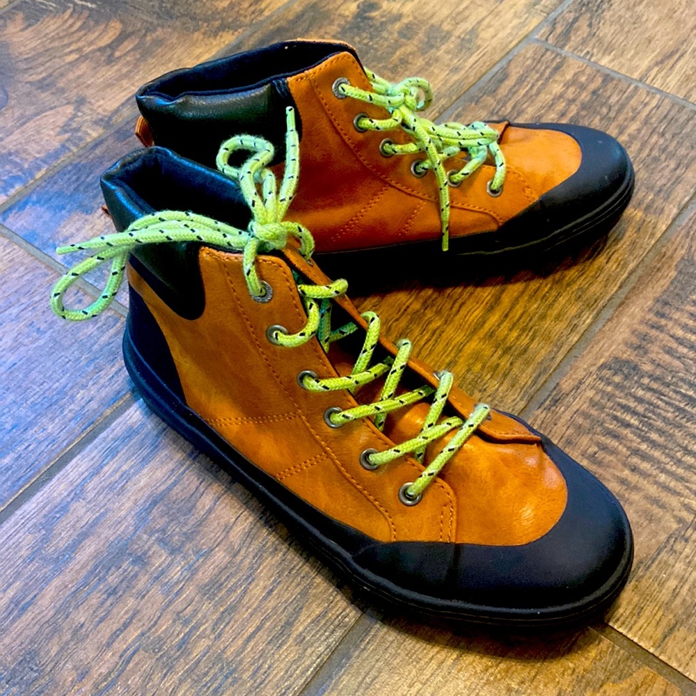 Boys Old Navy hiking boots